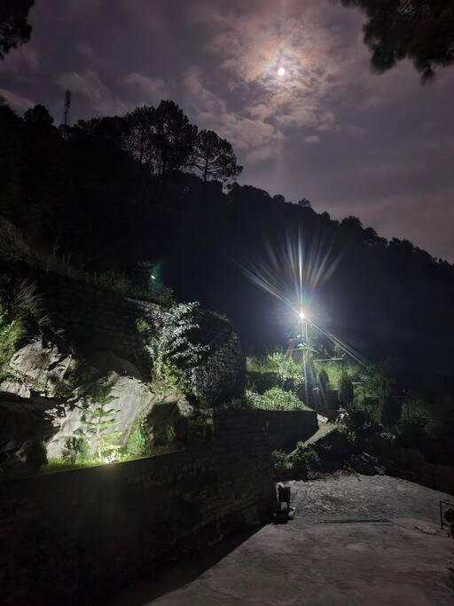 Kasauli Cascade A Cheerfull 4 Bedroom Challet Buitenkant foto